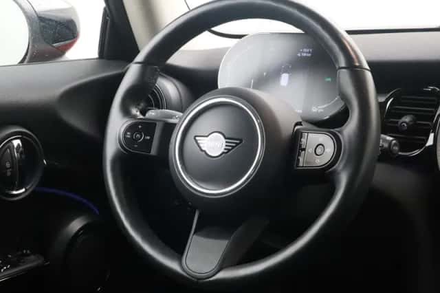 MINI Electric (2022) thumbnail 2