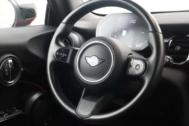 MINI Electric (2021) thumbnail 2