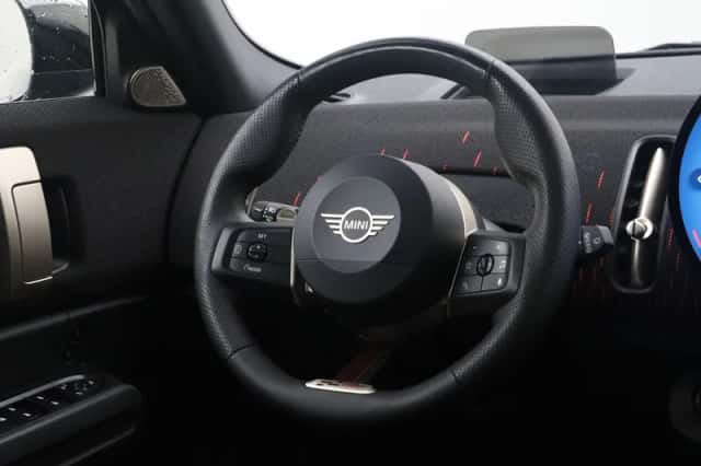 MINI Countryman (2025) thumbnail 2