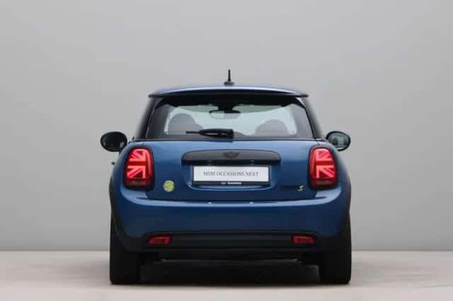 MINI Electric (2023) thumbnail 6