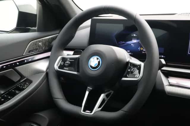BMW i5 (2026) thumbnail 2