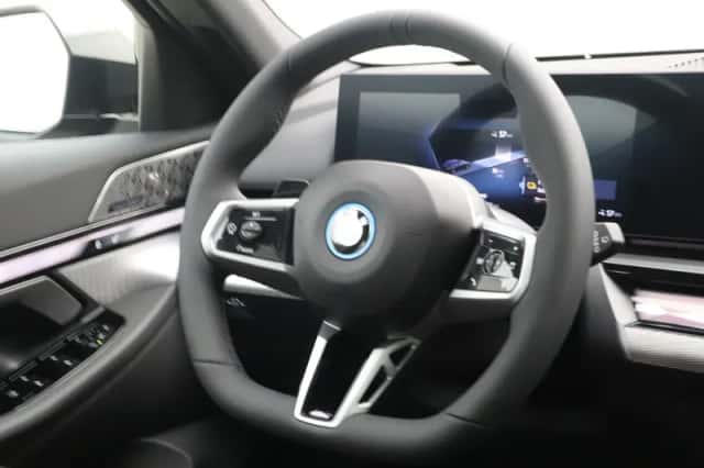 BMW i5 (2026) thumbnail 2