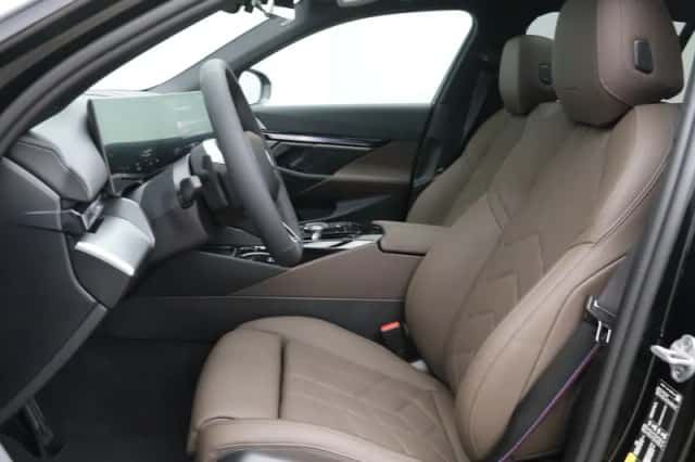 BMW i5 (2026) thumbnail 5