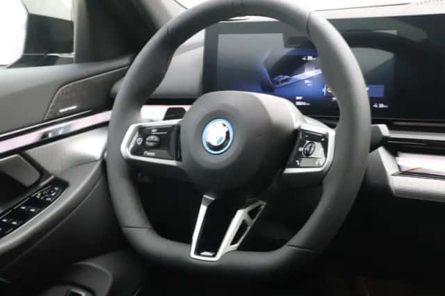 BMW i5 (2026) thumbnail 2