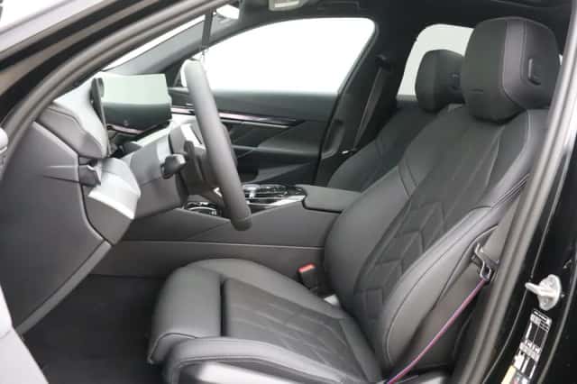 BMW i5 (2026) thumbnail 5