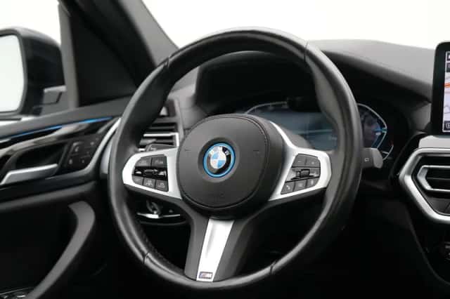 BMW iX3 (2022) thumbnail 2