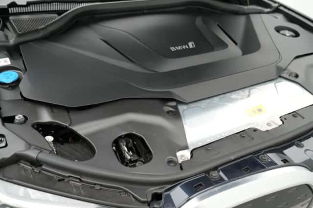 BMW iX3 (2022) thumbnail 4