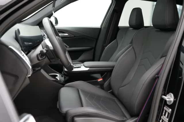 BMW iX1 (2025) thumbnail 6