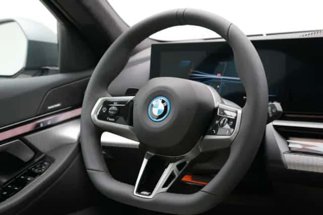 BMW i5 (2026) thumbnail 2