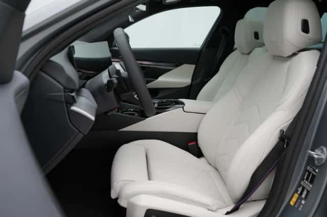 BMW i5 (2026) thumbnail 5