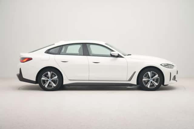 BMW i4 (2024) thumbnail 4