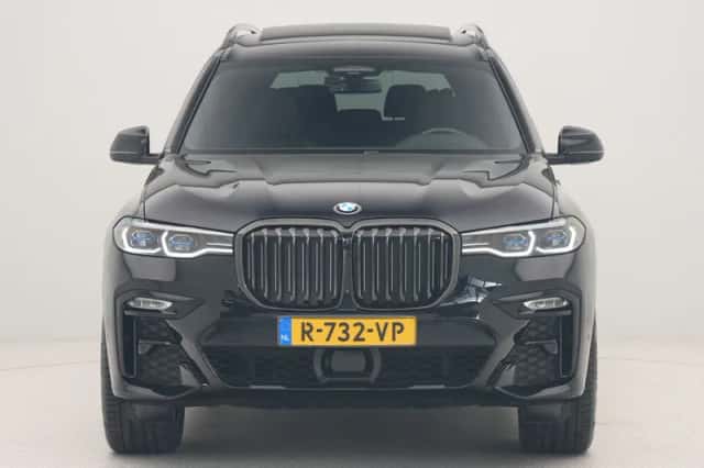 BMW X7 (2022) thumbnail 2