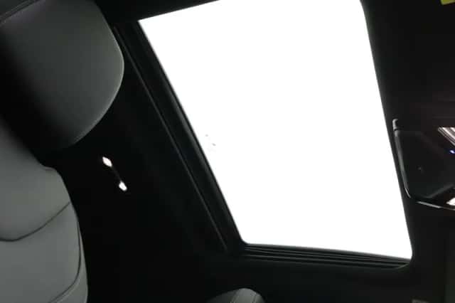 BMW i4 (2026) thumbnail 23