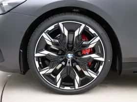 BMW i5 (2026) thumbnail 18