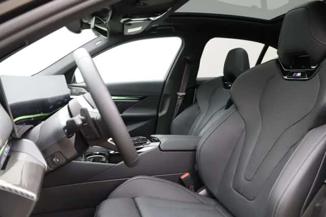BMW i5 (2026) thumbnail 4