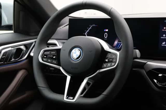 BMW i4 (2026) thumbnail 2