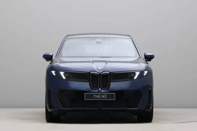 BMW iX3 (2026) thumbnail 2