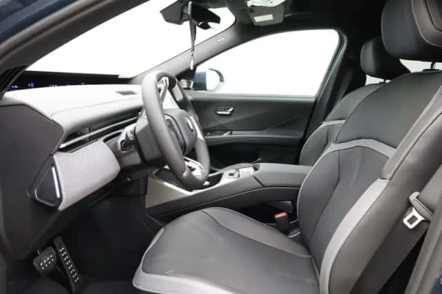 BMW iX3 (2026) thumbnail 12