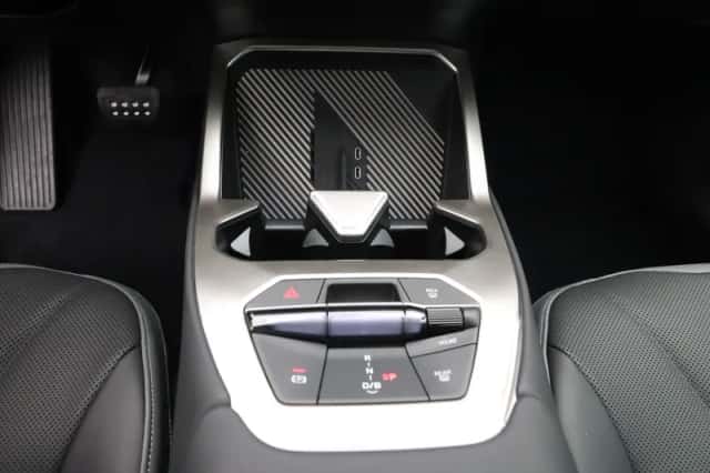 BMW iX3 (2026) thumbnail 16