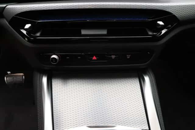 BMW i4 (2026) thumbnail 14