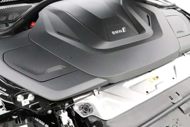 BMW i4 (2026) thumbnail 4