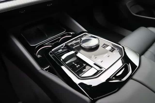 BMW i5 (2026) thumbnail 18