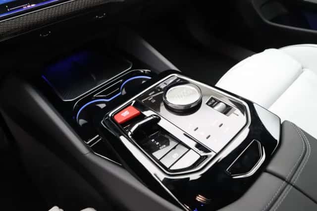BMW M5 (2026) thumbnail 17