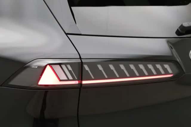 BMW iX3 (2026) thumbnail 11