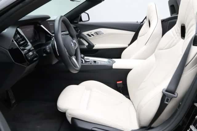 BMW Z4 (2025) thumbnail 3