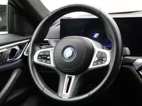 BMW i4 (2022) thumbnail 2