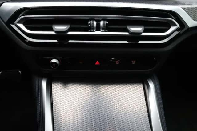 BMW i4 (2022) thumbnail 15