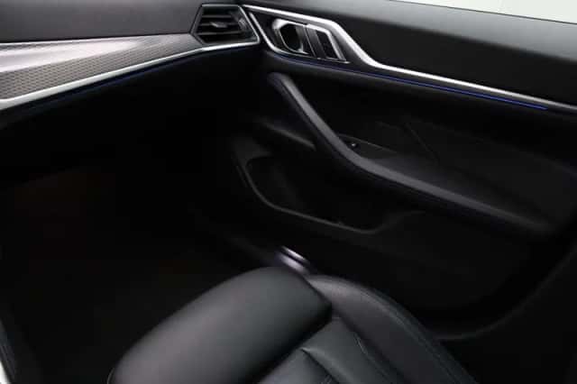 BMW i4 (2022) thumbnail 16