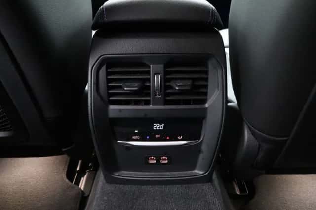 BMW i4 (2022) thumbnail 20