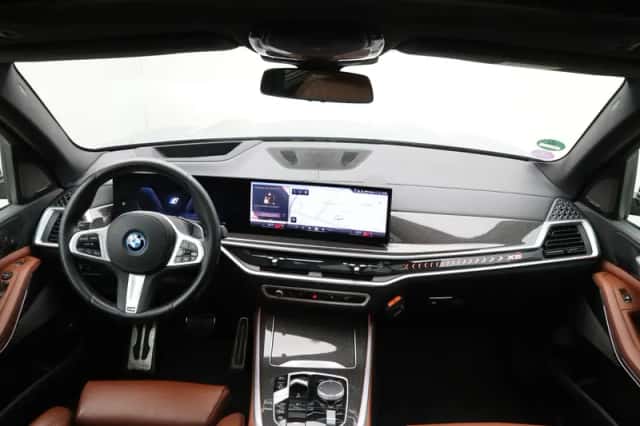 BMW X5 (2023) thumbnail 13