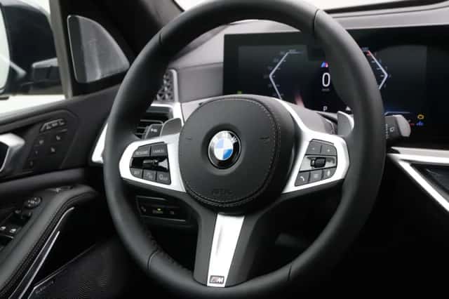 BMW X7 (2026) thumbnail 2