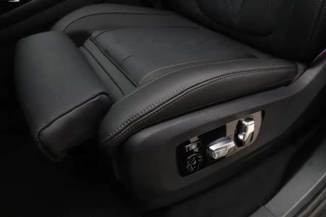 BMW X7 (2026) thumbnail 16