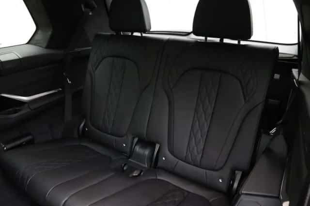 BMW X7 (2026) thumbnail 18