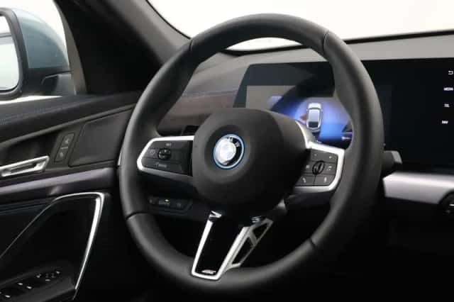 BMW iX2 (2026) thumbnail 2