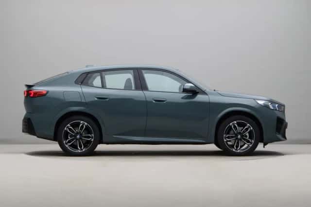 BMW iX2 (2026) thumbnail 8