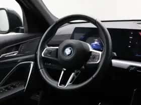 BMW iX2 (2024) thumbnail 2