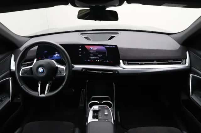 BMW iX2 (2024) thumbnail 13