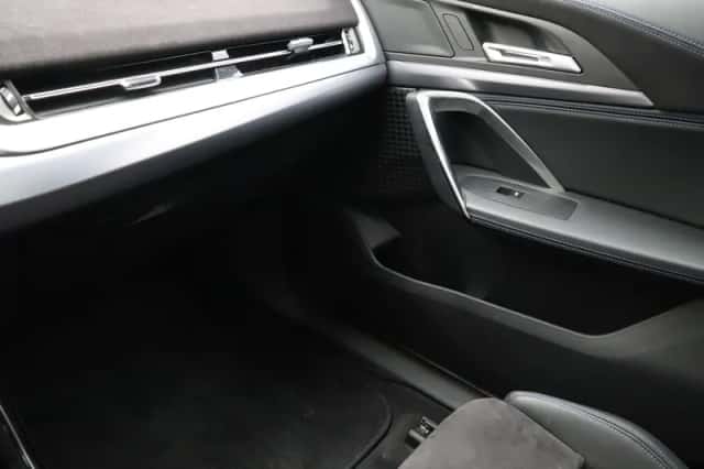 BMW iX2 (2024) thumbnail 14