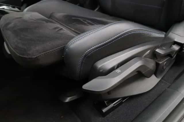 BMW iX2 (2024) thumbnail 15