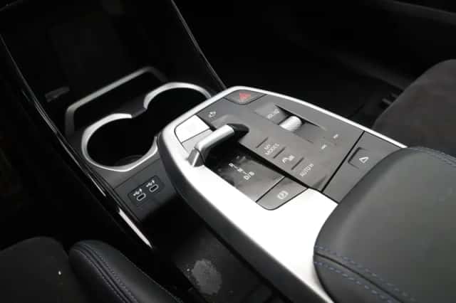 BMW iX2 (2024) thumbnail 17