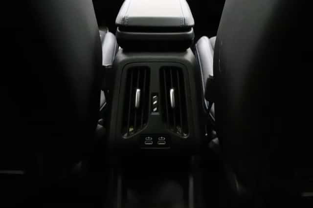 BMW iX2 (2024) thumbnail 18