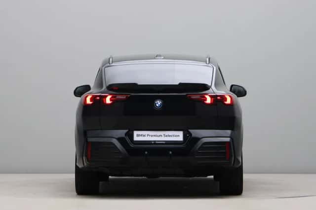 BMW iX2 (2024) thumbnail 10