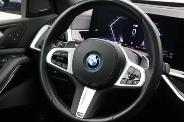 BMW X5 (2023) thumbnail 2