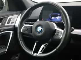 BMW iX1 (2023) thumbnail 2