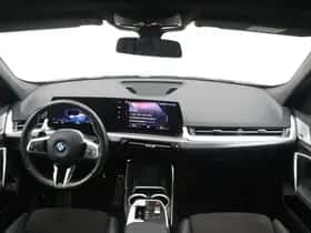 BMW iX1 (2023) thumbnail 13
