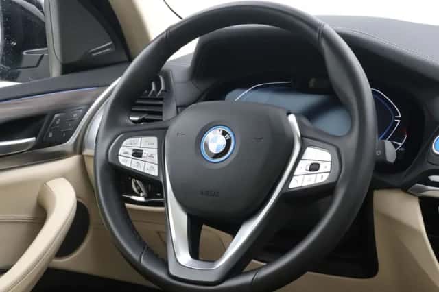 BMW iX3 (2021) thumbnail 2